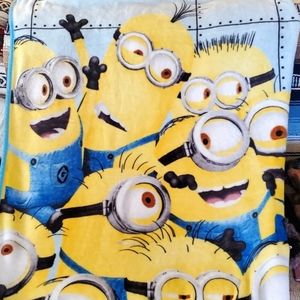 Soft children's Minion blanket